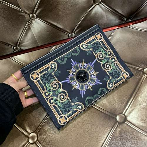 Picture of Versace Wallets _SKUfw82683961fw